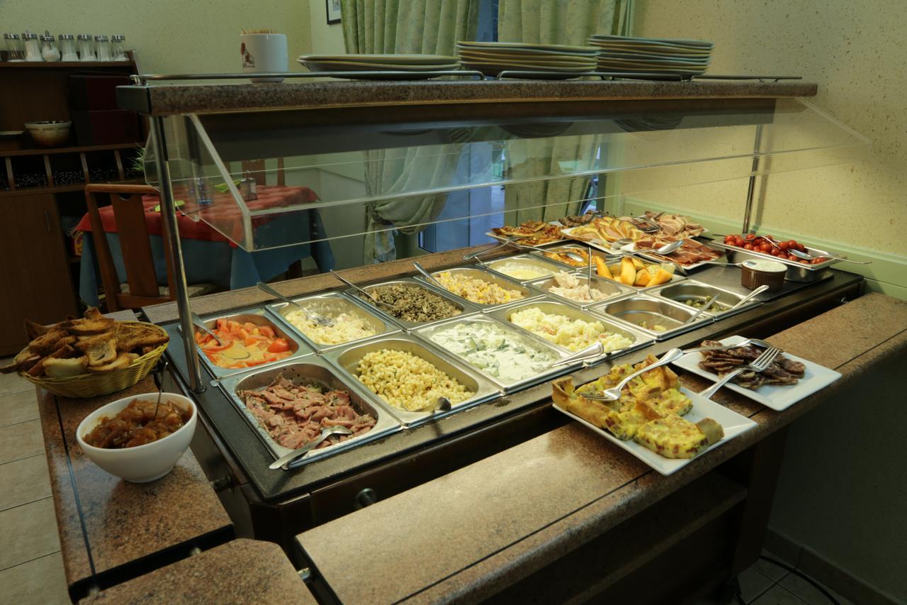 Hotel Restaurant De La Roche Les Sauvages  المظهر الخارجي الصورة
